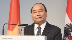 Chiều nay (15/10), trong khuôn khổ chuyến thăm chính thức Cộng hòa Áo, dự Diễn đàn Doanh nghiệp Việt Nam-Áo, Thủ tướng Nguyễn Xuân Phúc bày tỏ: “Chỉ có hợp tác cùng nhau chúng ta mới có thể vượt qua mọi trở ngại và tiến xa trên con đường phát triển phồn v
