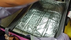 Hơn 4kg ma tuý được cất giấu tinh vi trong 2 vali. 