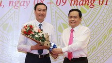 Chủ tịch Ủy ban Trung ương MTTQ Việt Nam Trần Thanh Mẫn chúc mừng tân Phó Chủ tịch Phùng Khánh Tài.