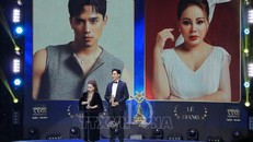 Diễn viên Thuận Nguyễn và Lê Giang nhận Giải Nam và Nữ diễn viên chính xuất sắc nhất ở hạng mục Điện ảnh. 