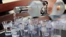 ‘Thanh niên hổ báo’ đâm chết bạn nhậu vì rót rượu đầy ly