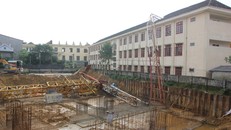 Hiện trường cần cẩu đổ sập. 