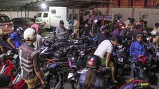 Lực lượng chức năng lập biên bản xử lý vi phạm với 52 người, tạm giữ hàng chục phương tiện. 