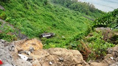Xe bồn chở nhựa lao xuống vực ở đèo Hải Vân đã làm 2 tài xế tử vong đáng thương Tuy nhiên, do chấn thương quá nặng nên a
