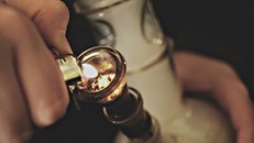 Cần sa ẩn chứa nhiều hiểm họa khôn lường. Ảnh: Smokershighlife. 