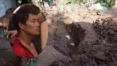 Hùng và nơi chôn 2 cháu bé trong khu vườn.