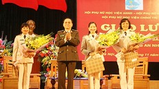 Tiến sĩ Nguyễn Thị Thu Thủy (bìa phải) trong buổi giao lưu những nữ cán bộ, giảng viên tiêu biểu, xuất sắc các trường, học viện công an nhân dân.