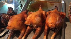 Gà không đầu, không chân xuất hiện tràn chợ Hà Nội 