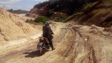 Tuyến đường 675A đã làm 7 năm nhưng chưa thể hoàn thành.