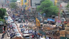 Dự án mở rộng đường Trường Chinh liên tục chậm tiến độ.