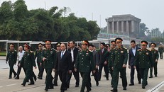 Thủ tướng Nguyễn Xuân Phúc đi kiểm tra công tác tu bổ định kỳ Lăng Chủ tịch Hồ Chí Minh.