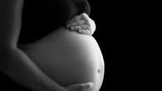 Bé sơ sinh nặng gần 5 kg bị gãy xương khi chào đời