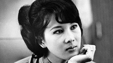 Đặng Tuyết Mai sinh năm 1942, Xuất thân trong một gia đình gia giáo ở Bắc Ninh, thời thơ ấu Tuyết Mai sống ở Hà Nội. Năm 1953, bà theo bố mẹ vào Nam, định cư ở Đà Lạt, học tại trường Yersin Đà Lạt.