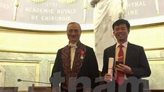 Giáo sư, tiến sĩ Phạm Văn Thức tại buổi lễ trao nhận chức danh Viện sĩ Viện Hàn lâm Y học quốc gia Pháp. 