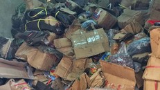 Hơn 3 tấn mứt hư hỏng bị phát hiện. 