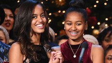 Malia và Sasha, con gái của ông Obama và bà Michelle. Ảnh: ABC News