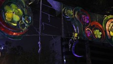 Đoạn đèn trang trí bị cháy khoảng 2 m.