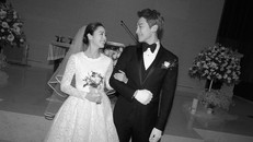 Kim Tae Hee tự lên ý tưởng thiết kế váy cưới. Cô không nhờ nhà thiết kế hạng sang hay đặt váy thương hiệu quốc tế. Ảnh: Nate.