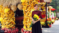 Diễn viên Ái Châu và ông xã đưa bé Happy về quê ăn Tết để biết được truyền thống. 