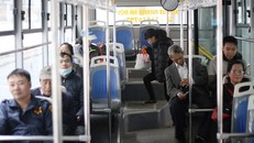 Lượng khách đi buýt nhanh ngày Tết giảm một nửa so với ngày thường. 