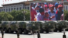 Tên lửa DF-16 tại diễu binh kỷ niệm 70 năm kết thúc Thế chiến II ở Bắc Kinh năm 2015. Ảnh: Sputnik