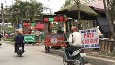 Bánh mỳ doner kebab phát triển rầm rộ trên vỉa hè. 