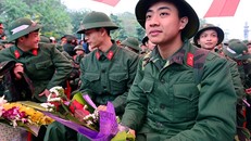 Sau khi học xong trường Cao đẳng Nghề Hà Nội, Nguyễn Quang Hòa (22 tuổi, ở phường Nam Đồng) lên đường nhập ngũ năm 2016.