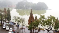 Cơ quan chức năng Hà Nội đang xây dựng kế hoạch nạo vét toàn bộ lớp bùn dưới đáy và xử lý nước hồ Gươm.