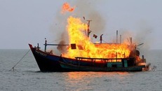 12 ngư dân bị hất tung xuống biển sau vụ nổ bình ga