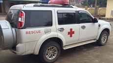 Xe cấp cứu được tháo cáng của Bệnh viện Đa khoa huyện Đức Thọ.