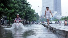 UBND TP HCM yêu cầu các sở, ngành phải xóa dứt điểm 12 điểm ngập ở quận 8 và Tân Phú trước ngày 15/6.