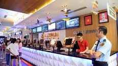 Để đưa một bộ phim tới khán giả cần phải qua rất nhiều đơn vị. Ảnh minh họa