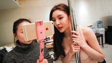 Nghề MC trực tuyến mới nở rộ đã gặp nhiều chỉ trích. Ảnh: Sina.