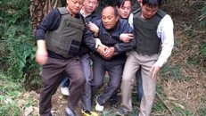 Nghi can Lau bị khống chế