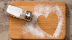 Nếu ăn ít muối, có thể làm tăng nguy cơ suy tim. 