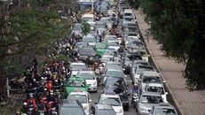 Bộ đôi từng ghé thăm Việt Nam hồi 2016 và rất ấn tượng trước cảnh đông đúc của đường phố Hà Nội. Họ rất muốn tìm cách đưa thương hiệu tới ghi hình tại quốc gia Đông Nam Á. 