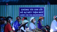 Dự án xây dựng cầu vượt ở vòng xoay Nguyễn Thái Sơn - Nguyễn Kiệm thường xuyên gây kẹt xe vào giờ cao điểm. 