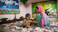 Bệnh lạ khiến da khô như vảy cá và liên tục bong tróc