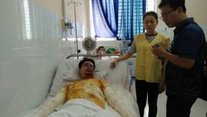 Anh Khoa đang được các bác sĩ tích cực điều trị. 