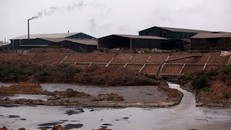 Bịt cửa, buông rèm ăn cơm giữa Bắc Ninh