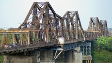 Hà Nội phân luồng giao thông để cải tạo mặt cầu Long Biên