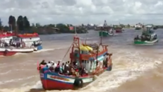 Tàu trọng tải 1000 tấn chìm nghỉm sau cú va chạm với tàu dầu