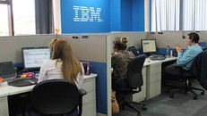 Trước đây, IBM cho phép nhân việc làm việc từ xa để tiết kiệm chi phí và tăng năng suất lao động.