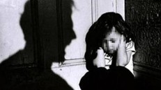 'Yêu râu xanh' hại đời bé gái vượt 1.000 km lẩn trốn