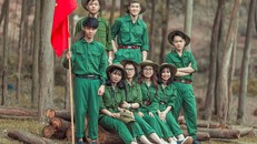 Màu xanh áo lính được thể hiện vào bộ ảnh kỷ yếu học sinh lớp 12.