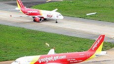 Lốp máy bay bị vết cắt, chuyến bay Vietjet phải lùi tới 8 tiếng
