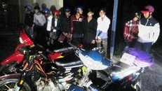 Số thanh niên định tổ chức tụ tập đua xe bị tạm giữ. Ảnh: Công an cung cấp.