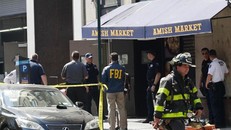 Đặc vụ FBI tại khu vực xảy ra sự việc. (Nguồn: AP)