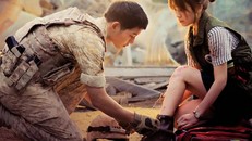 Song Joong Ki và Song Hye Kyo trong bộ phim Hậu duệ mặt trời.