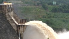 Thủy điện xả lũ từng là mối lo của người dân địa phương vào mùa mưa bão.